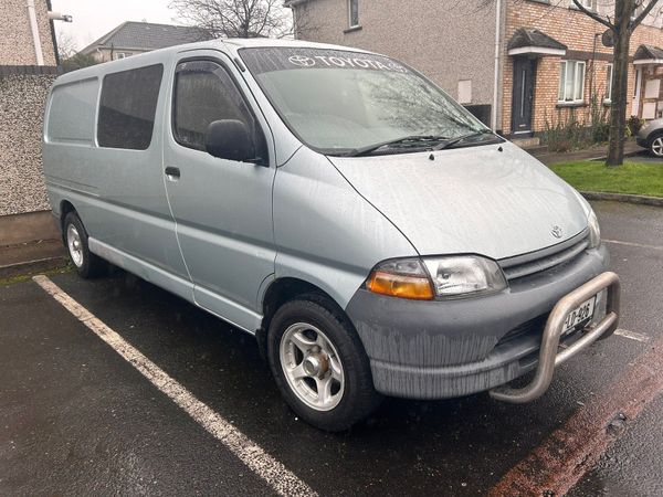 Toyota hiace 2005 for hot sale sale