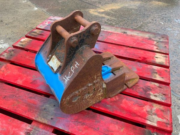 12" MINI DIGGER BUCKET....25mm PINS.......#CPH. 296358794