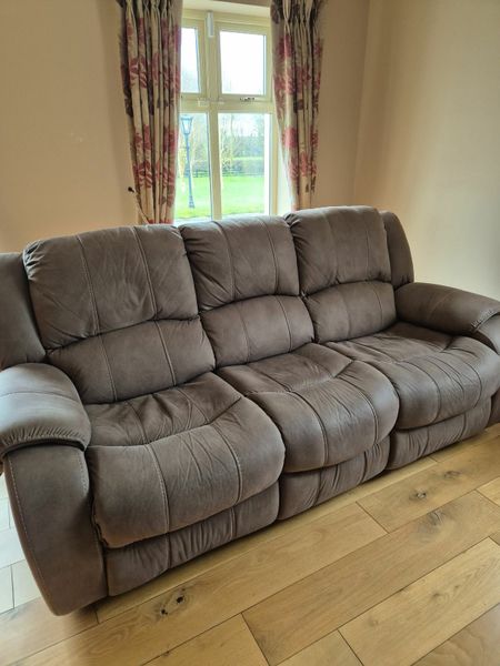 Recliner sofa on sale done deal