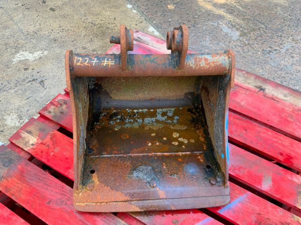18" MINI DIGGER BUCKET....30mm PINS....1227/3. 296479642