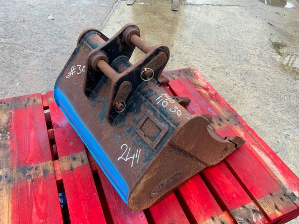 24" MINI DIGGER BUCKET....30mm PINS......3018. 296596586
