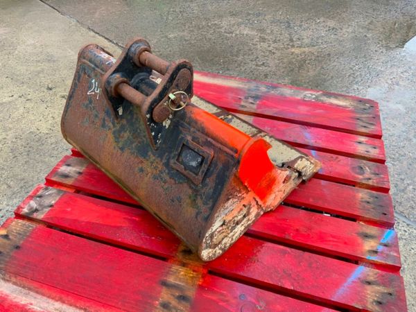 24" MINI DIGGER BUCKET.....30mm PINS....90100 296592125