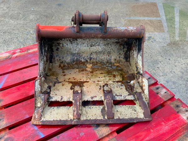 24" MINI DIGGER BUCKET.....30mm PINS....90100 296592120