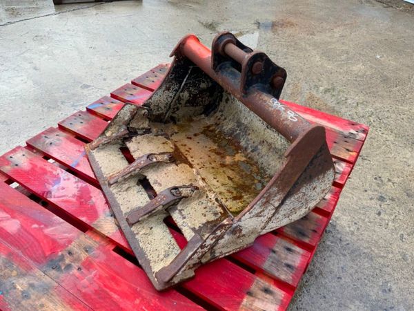 24" MINI DIGGER BUCKET.....30mm PINS....90100 296592121