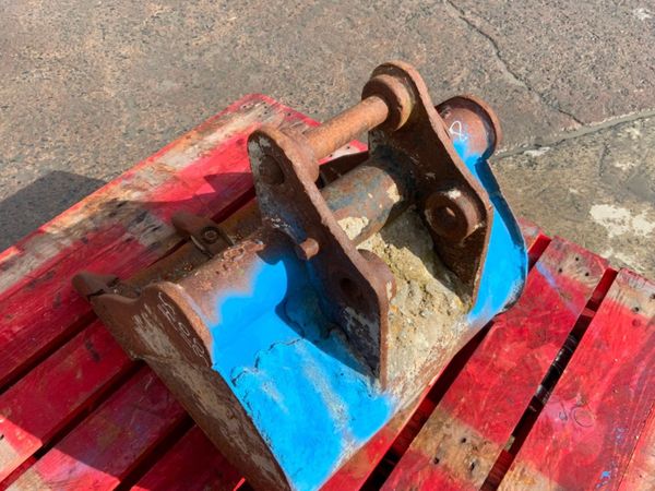 18" MINI DIGGING BUCKET....30mm PINS....30310 296608724