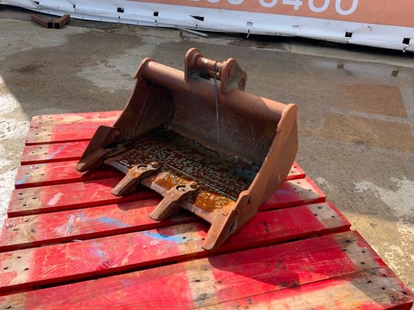 24" MINI DIGGER BUCKET.......30mm PINS.....1218. 296609454
