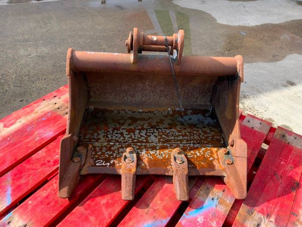 24" MINI DIGGER BUCKET.......30mm PINS.....1218. 296609455