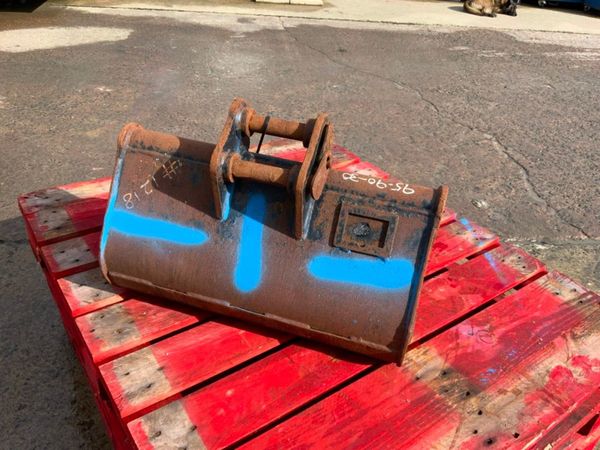 24" MINI DIGGER BUCKET.......30mm PINS.....1218. 296609456