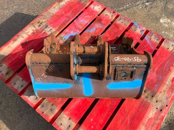 24" MINI DIGGER BUCKET.......30mm PINS.....1218. 296609450