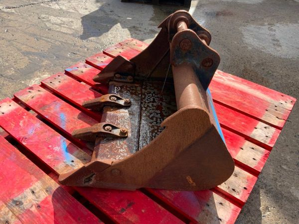 24" MINI DIGGER BUCKET.......30mm PINS.....1218. 296609453