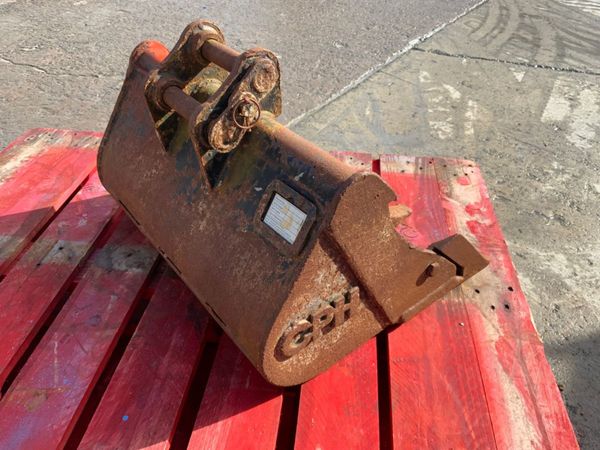 24" TOOTHED BUCKET......30mm PINS.....128. 296617811
