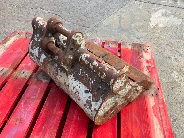 24" MINI DIGGER BUCKET......30mm PINS........3030 296620634