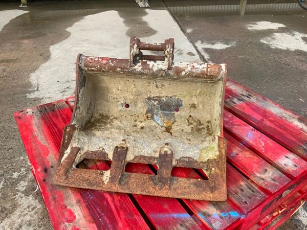 24" MINI DIGGER BUCKET......30mm PINS........3030 296620635