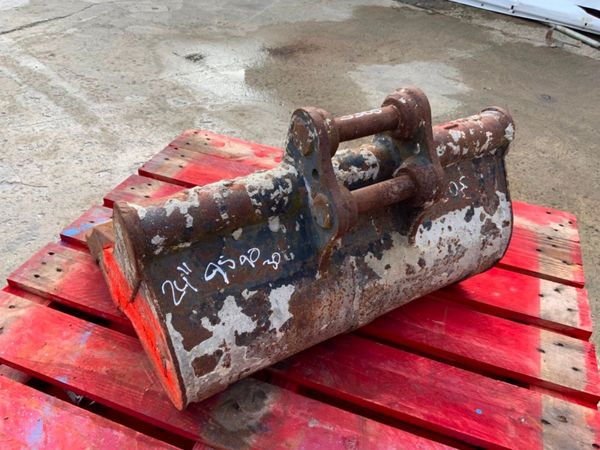 24" MINI DIGGER BUCKET......30mm PINS........3030 296620632
