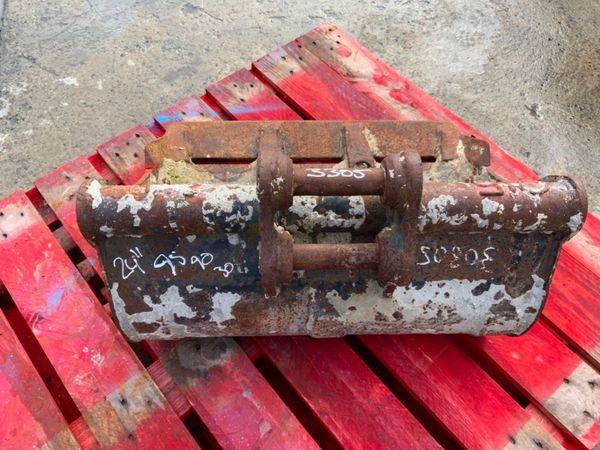 24" MINI DIGGER BUCKET......30mm PINS........3030 296620633