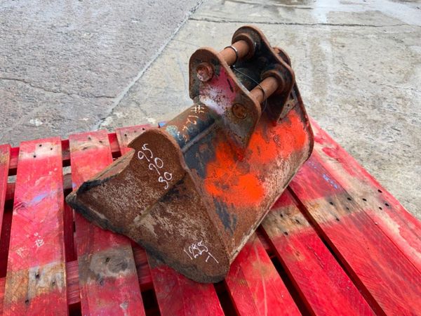 18" MINI DIGGER BUCKET.......30mm PINS....1225. 296621854