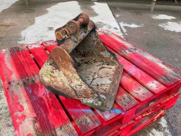 18" MINI DIGGER BUCKET.......30mm PINS....1225. 296621851