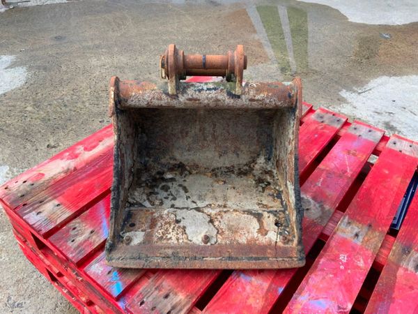 18" MINI DIGGER BUCKET.......30mm PINS....1225. 296621852