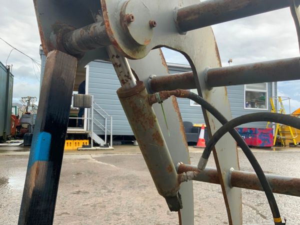 LOADER BUCKET HYDRAULIC GRAPPLE....693. 299346235