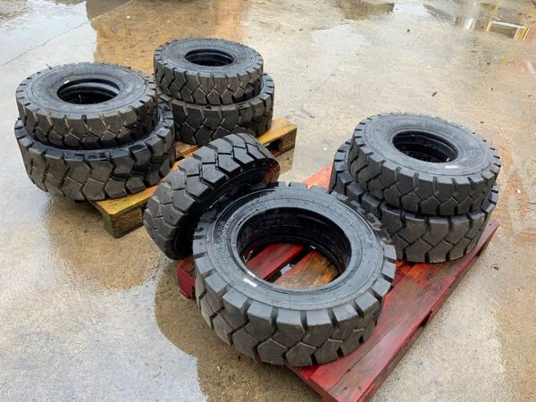 FRONT / REAR FORKLIFT TYRES..NEW TAKE OFF. 299883321