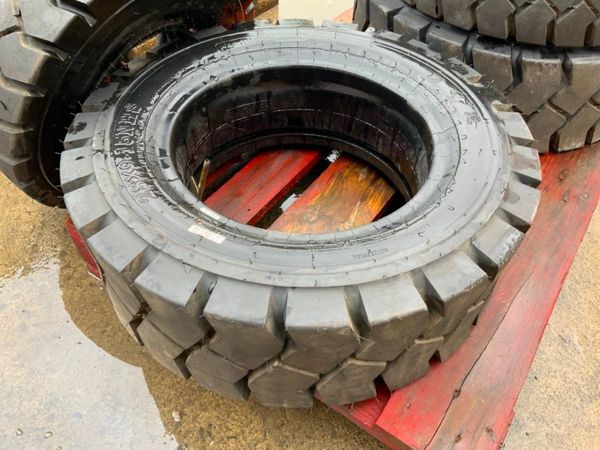 FRONT / REAR FORKLIFT TYRES..NEW TAKE OFF. 299883322