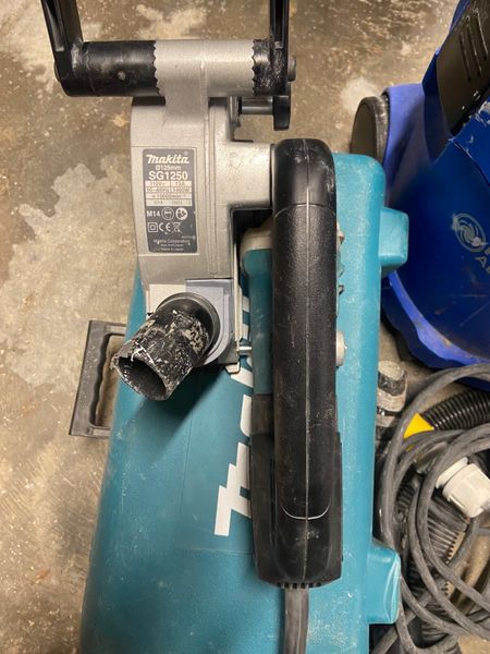 Makita wall chaser discount with dust extractor