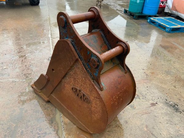 24" BMC DIGGING BUCKET......80mm PINS....501mh. 290126576