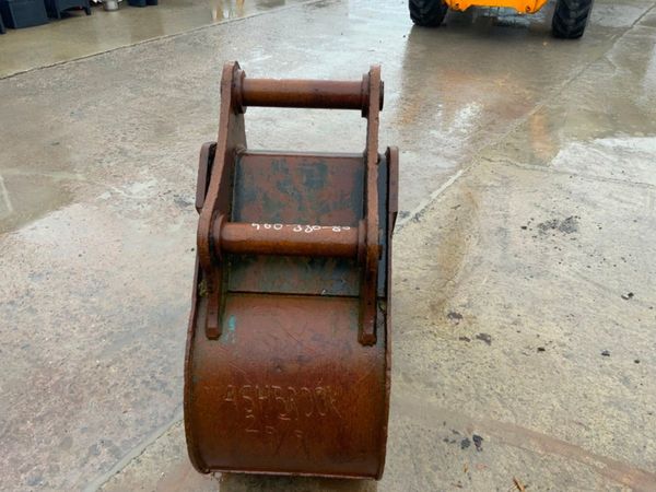 24" BMC DIGGING BUCKET......80mm PINS....501mh. 290126577