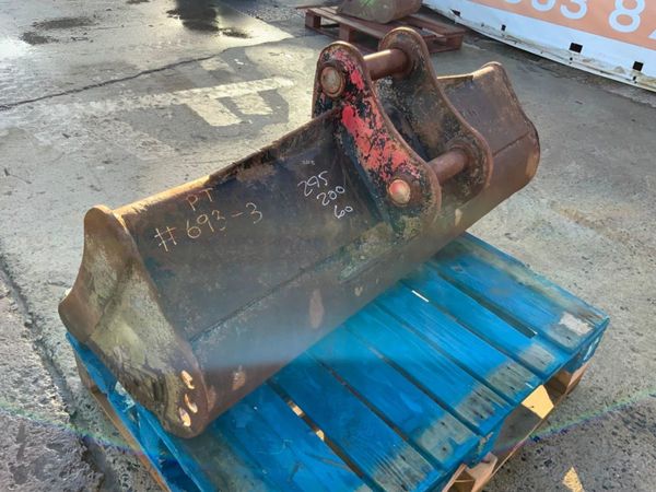 60" GRADING BUCKET.........60mm PINS.......693. 290514654