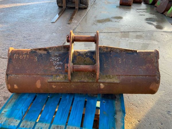 60" GRADING BUCKET.........60mm PINS.......693. 290514655
