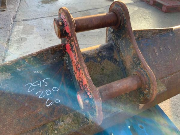 60" GRADING BUCKET.........60mm PINS.......693. 290514656