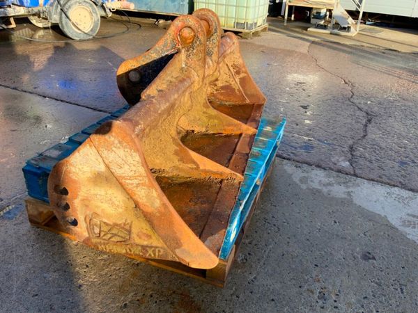60" GRADING BUCKET.........60mm PINS.......693. 290514657