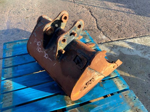 24" DIGGING BUCKET....30mm PINS.......24CPH. 290518154