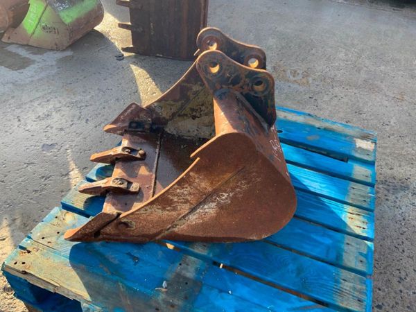 24" DIGGING BUCKET....30mm PINS.......24CPH. 290518151