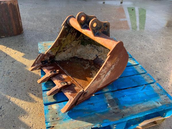 24" DIGGING BUCKET....30mm PINS.......24CPH. 290518152