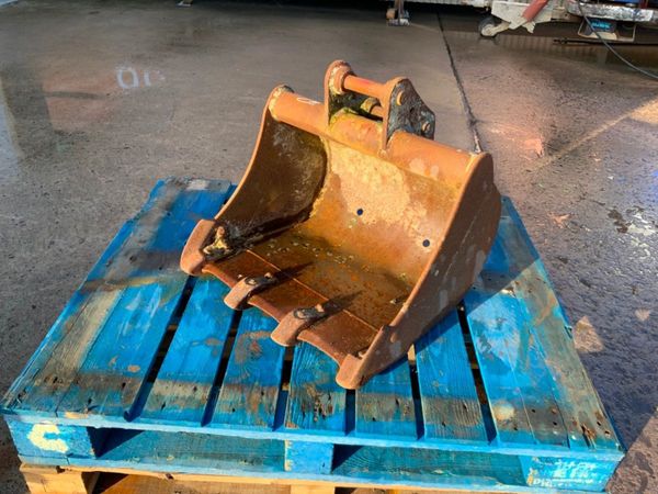 24" MINI DIIGER BUCKET.......30mm PINS....#2 290518528