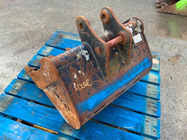 24" MINI DIGGER BUCKET....30mm PINS......32705. 290518750