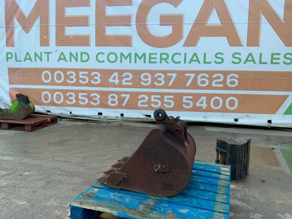 24" GEITH DIGGING BUCKET....30mm PINS...REPAIRS. 290616586