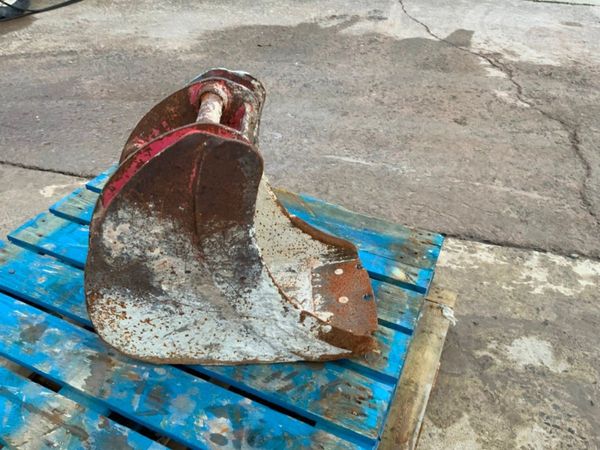 12" TAKEUCHI BUCKET....35mm PINS.......8 290621766