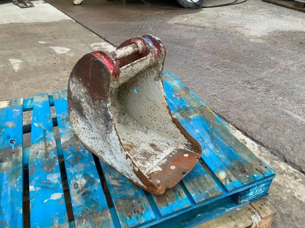 12" TAKEUCHI BUCKET....35mm PINS.......8 290621767