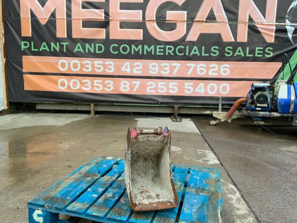 12" TAKEUCHI BUCKET....35mm PINS.......8 290621768
