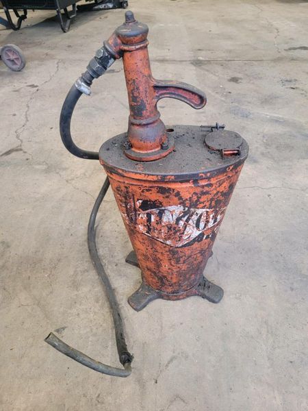 Vintage on sale oil pump