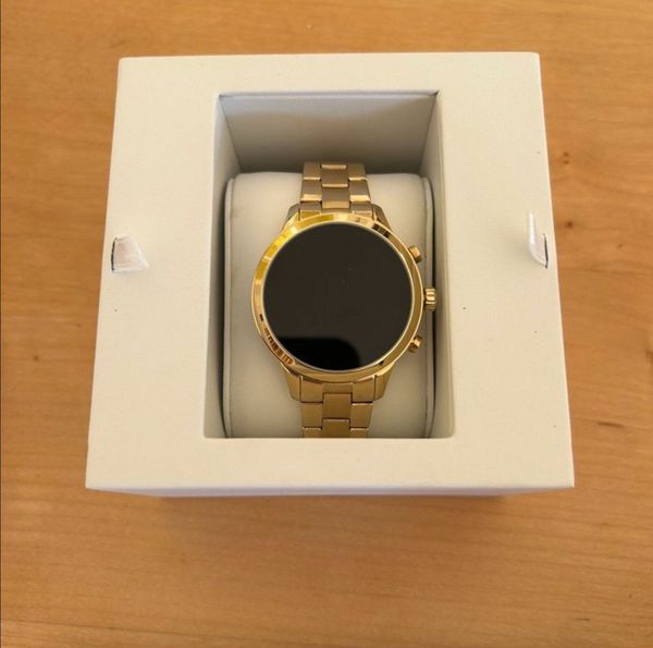 Michael kors best sale runway gold smartwatch