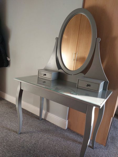 Ikea hemnes deals grey dressing table