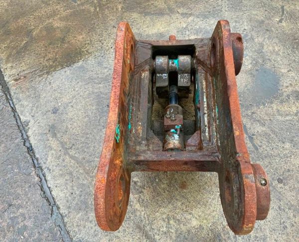 *** HYDRAULIC QUICK HITCH.....90mm PINS .....1474 291012724