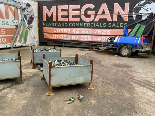 SCAFFOLDING TUBE SWIVEL CLAMPS. 291117658
