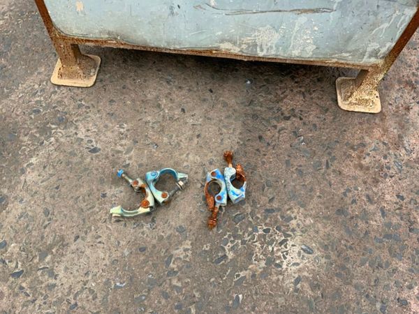 SCAFFOLDING TUBE SWIVEL CLAMPS. 291117662