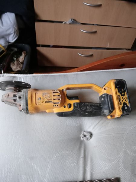 Dewalt grinder with 5 amp battery for sale in Co. Longford for 180