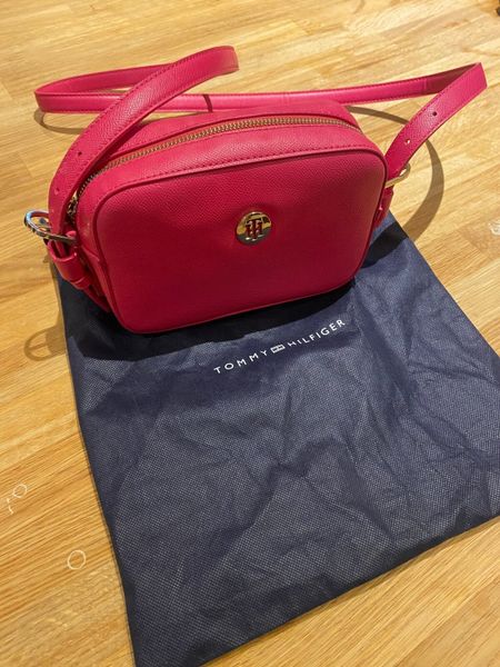 Tommy hilfiger crossbody discount sale