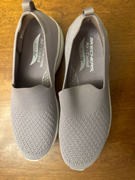 Skechers sale hotsell size 7